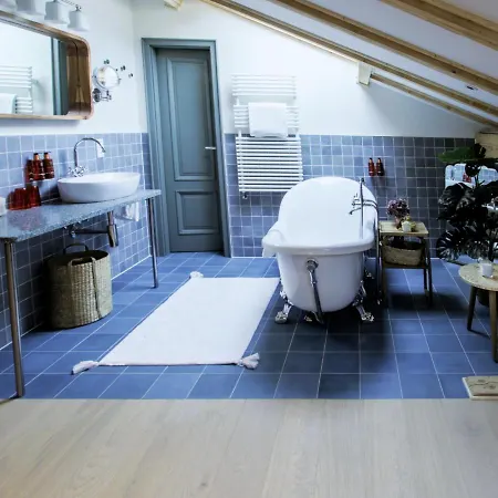 Antoine Serviced By Mirabeau Apartman *