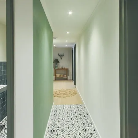 Antoine Serviced By Mirabeau Apartman *