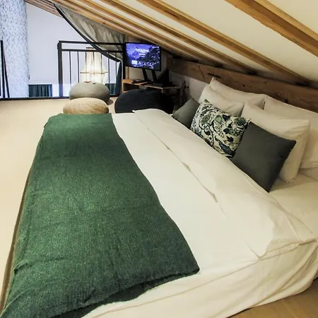 Antoine Serviced By Mirabeau Apartament