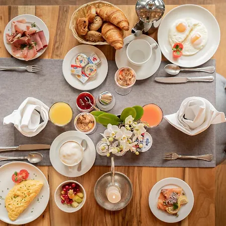 Antoine Serviced By Mirabeau *