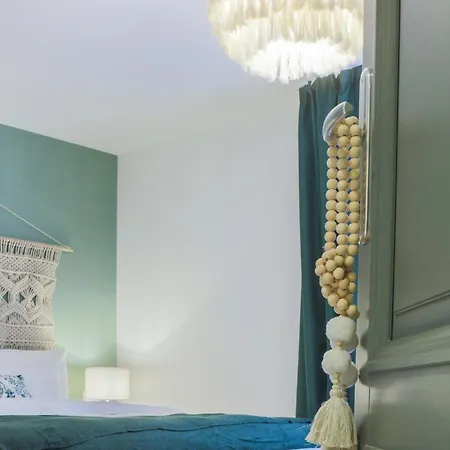 Antoine Serviced By Mirabeau Apartment