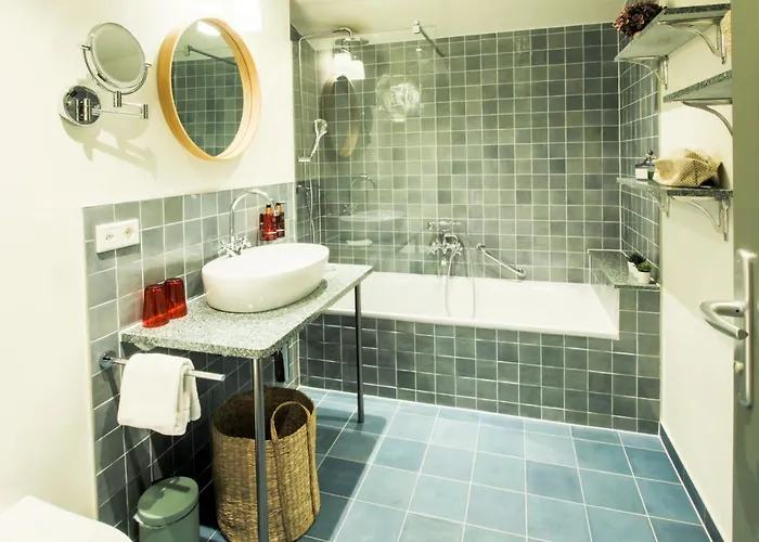 Antoine Serviced By Mirabeau Apartment